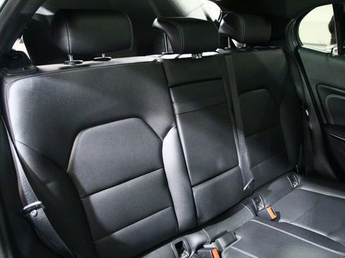 Certified 2018 Mercedes-Benz GLA 250 4MATIC image 23