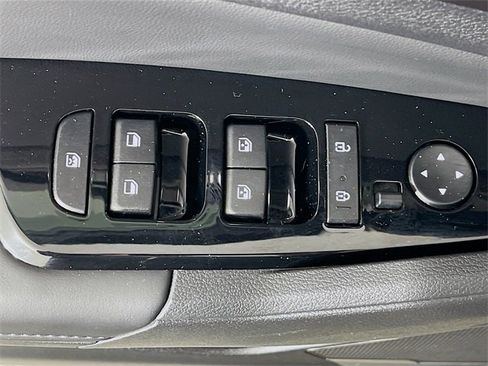 Used 2025 Kia Sportage EX w/ Premium Package image 19