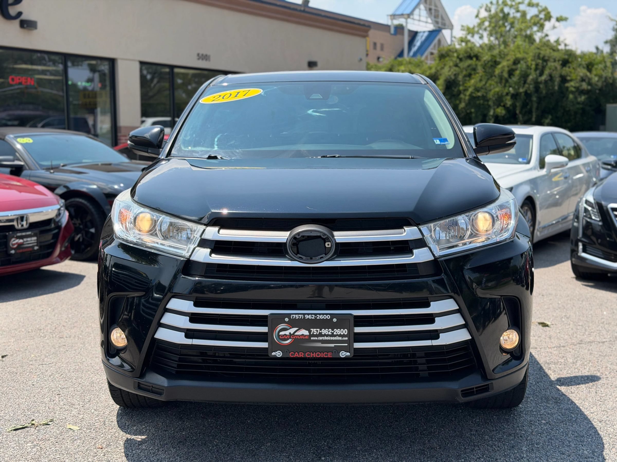 Used 2017 Toyota Highlander Plus AWD/4WD image 2