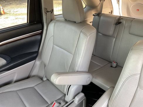 Used 2014 Toyota Highlander Limited w/ Driver Technology Package AWD/4WD image 12