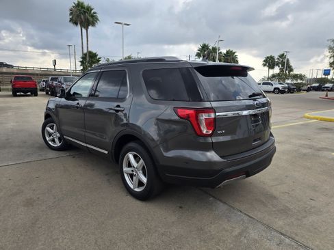 Used 2019 Ford Explorer XLT w/ Equipment Group 201A image 5