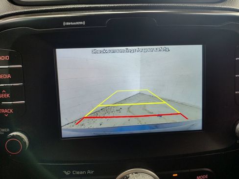 Used 2019 Kia Soul + FWD image 9