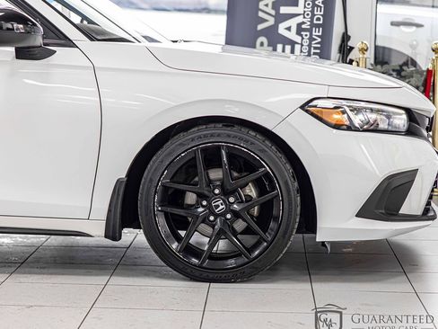 Used 2023 Honda Civic Sport image 11