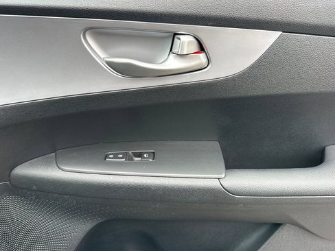 Used 2024 Kia Forte LXS FWD image 17