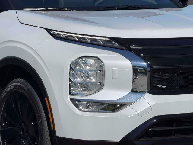 New 2026 Mitsubishi Outlander LE AWD/4WD image 9