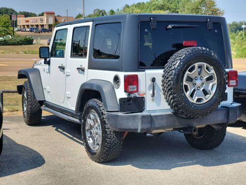 Used 2016 Jeep Wrangler Unlimited Rubicon w/ Connectivity Group image 4