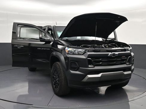 Used 2024 Chevrolet Colorado Trail Boss w/ Advanced Trailering Package AWD/4WD image 35