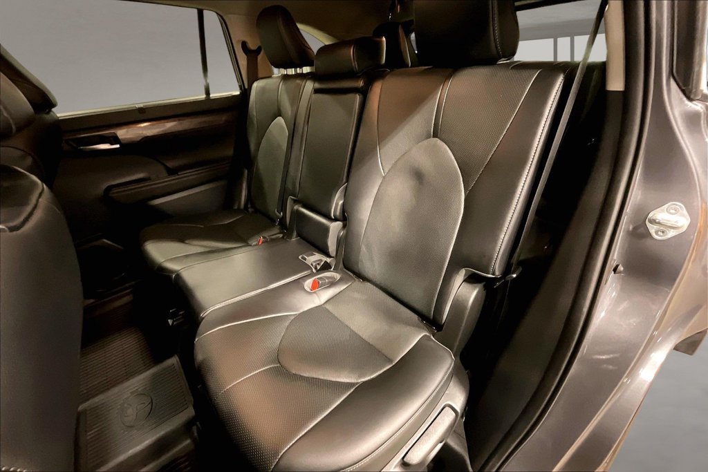 Used 2023 Toyota Highlander Limited AWD/4WD image 23