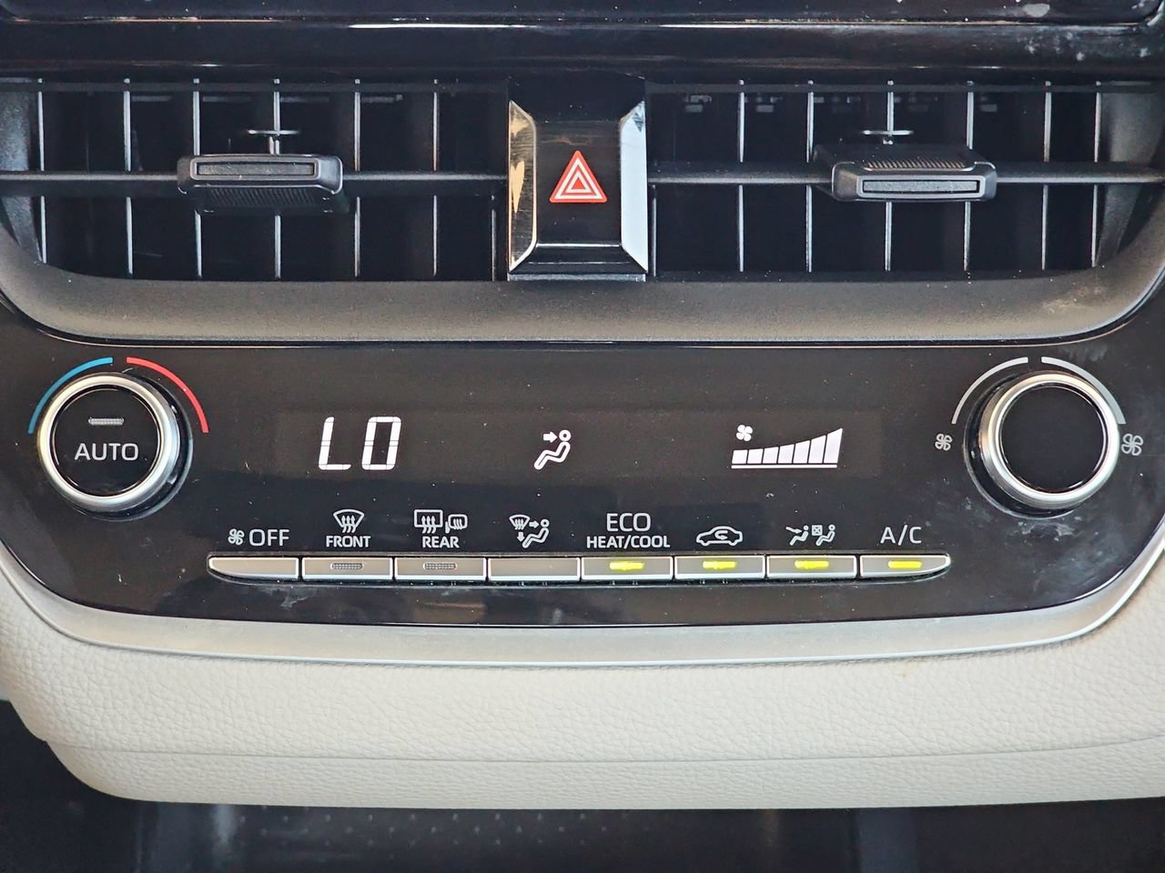 Used 2022 Toyota Corolla LE FWD image 25
