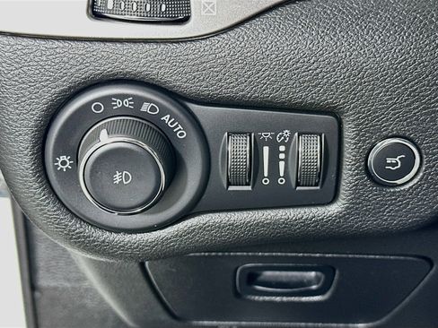 Used 2022 Jeep Cherokee Limited w/ Elite Package image 10