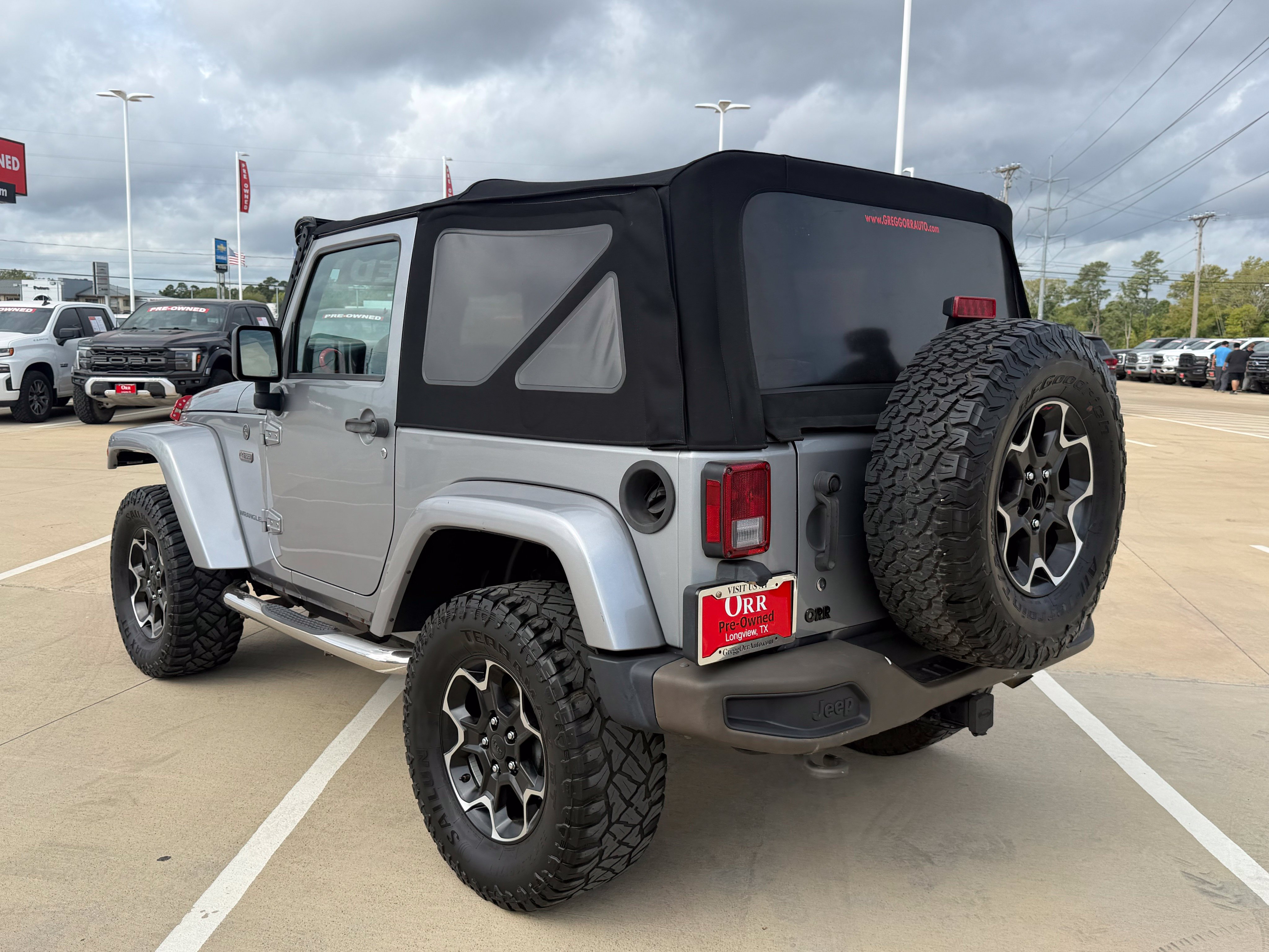 Used 2016 Jeep Wrangler Sahara AWD/4WD image 8