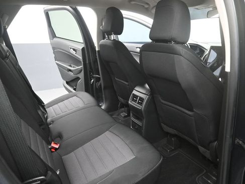 Used 2023 Ford Edge SE image 12