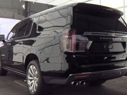Used 2023 Chevrolet Suburban Premier w/ Advanced Technology Package RWD image 8