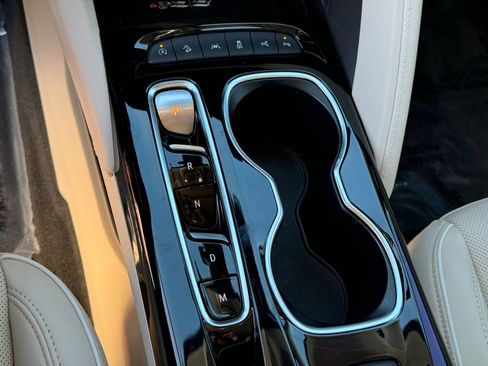 Used 2022 Buick Envision Avenir w/ Technology Package II image 28