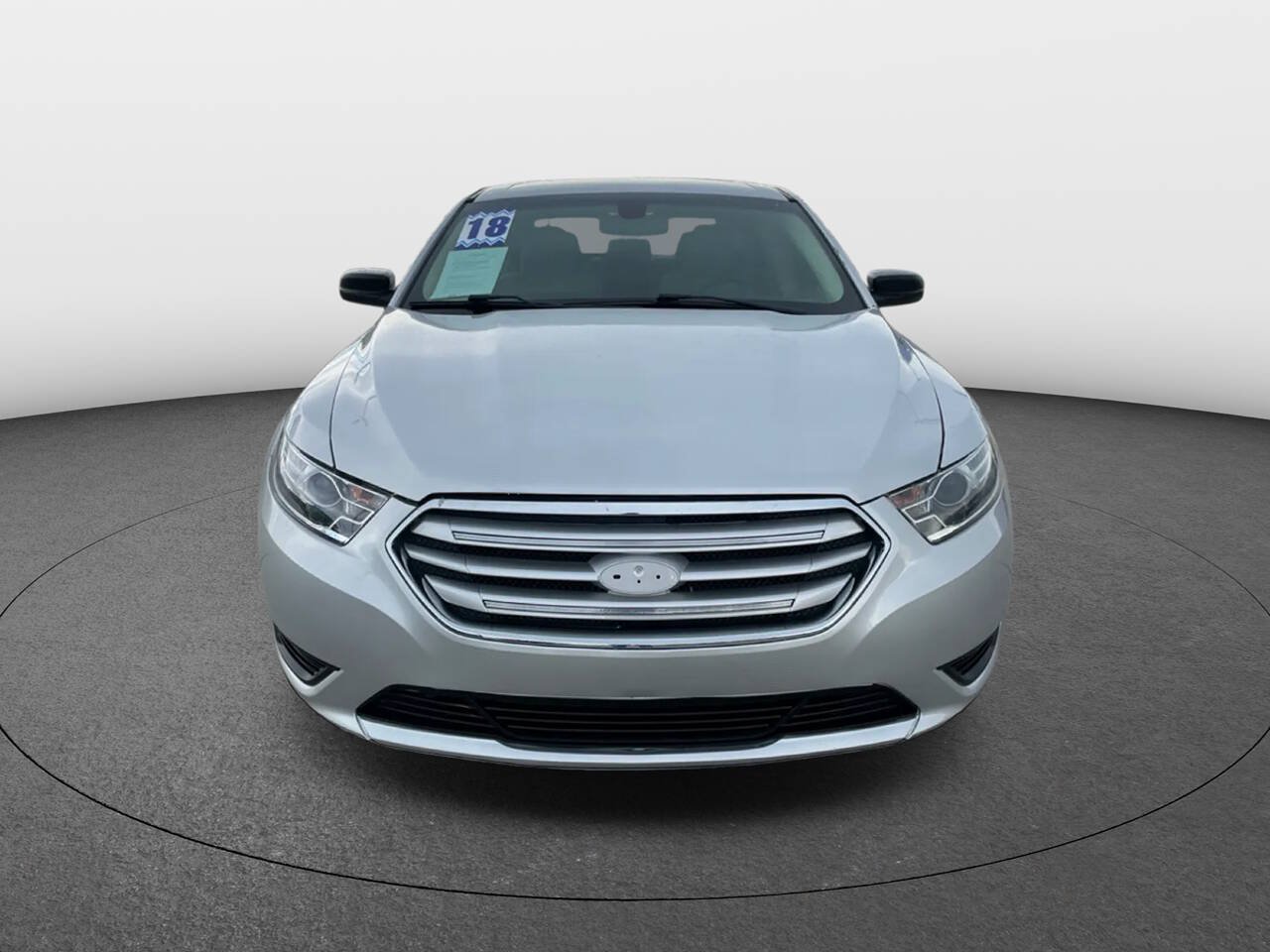 Used 2018 Ford Taurus SE FWD image 3