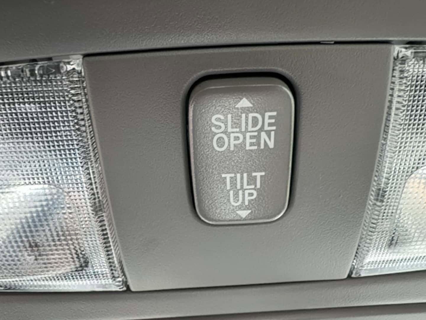 Used 2007 Toyota Solara SE FWD image 10