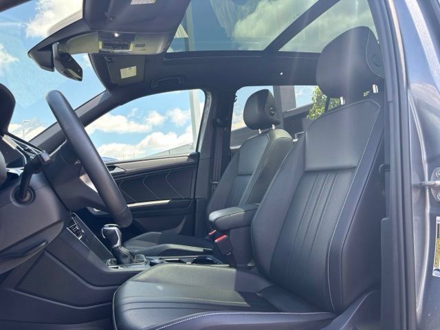 Used 2023 Volkswagen Tiguan SE R-Line AWD/4WD image 28