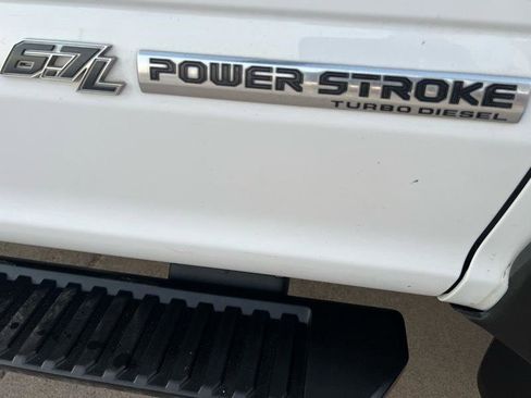 Used 2017 Ford F550 2WD Regular Cab Super Duty image 28