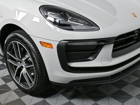 Certified 2025 Porsche Macan image 36
