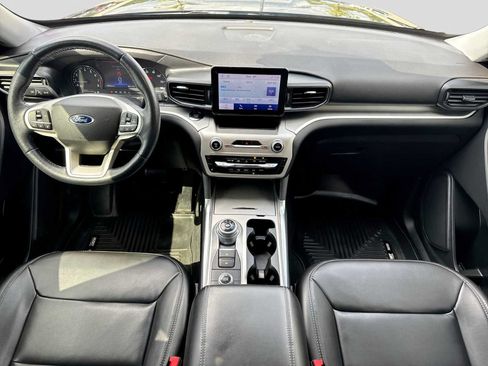 Used 2022 Ford Explorer XLT w/ Equipment Group 202A AWD/4WD image 14