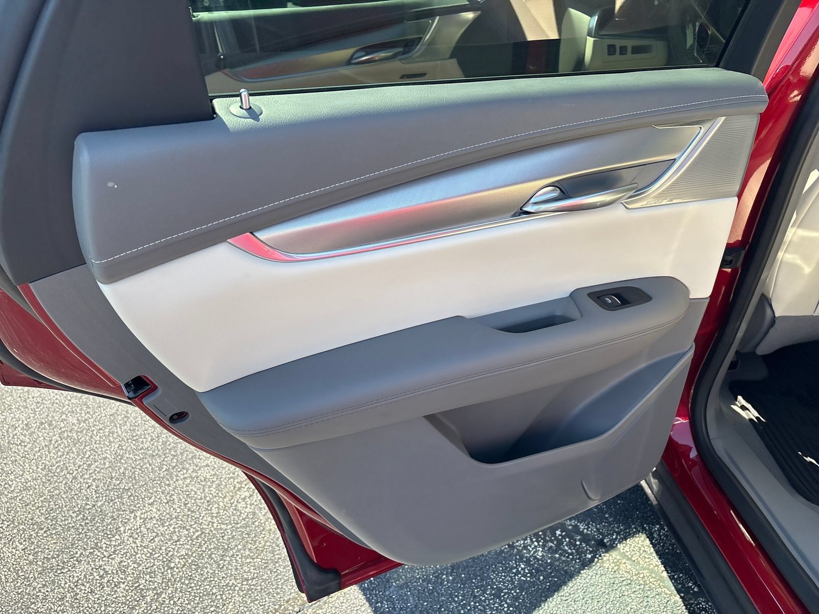 Used 2024 Cadillac XT5 Premium Luxury w/ LPO, Floor Liner Package AWD/4WD image 31