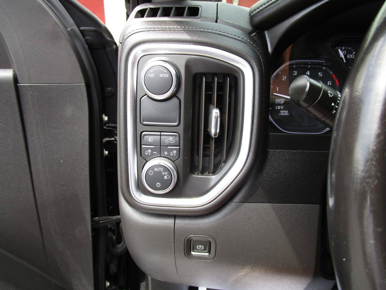 Used 2021 GMC Sierra 1500 SLE RWD image 17