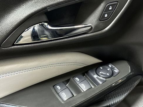 Used 2024 Chevrolet Trax LT w/ Sunroof Package image 21