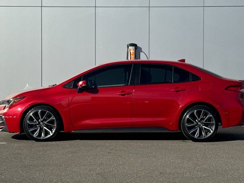 Used 2020 Toyota Corolla SE image 2