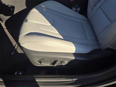 New 2025 Hyundai Elantra Limited image 16