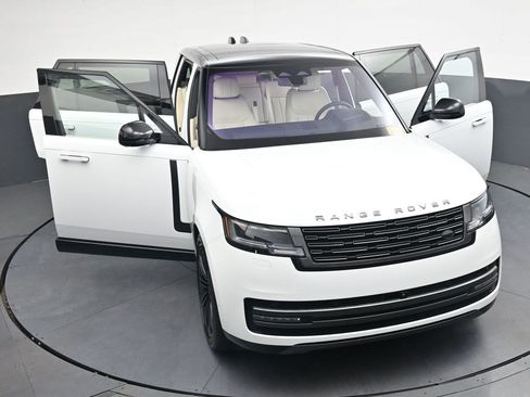 Used 2023 Land Rover Range Rover Long Wheelbase SE AWD/4WD image 28