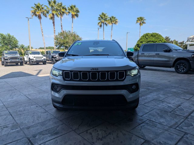 Used 2024 Jeep Compass Latitude AWD/4WD image 9