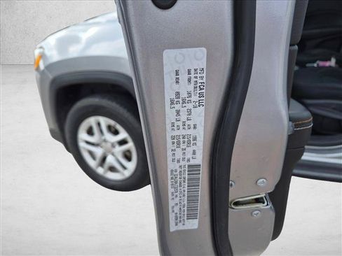 Used 2018 Jeep Compass Sport FWD image 15