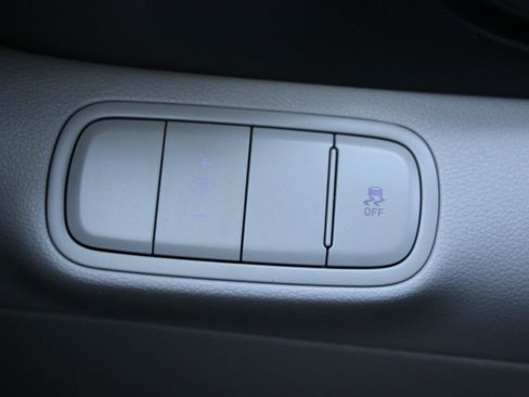 Used 2024 Hyundai Venue SEL FWD image 20