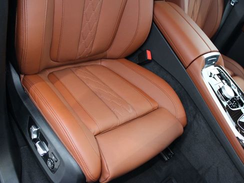 Used 2025 BMW X7 M60i image 22