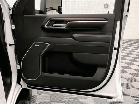 Used 2024 GMC Sierra 3500 SLT w/ SLT Premium Package image 21