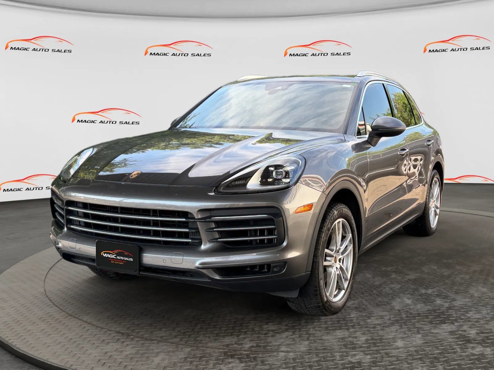 Used 2019 Porsche Cayenne AWD/4WD image 1