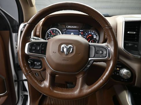 Used 2019 RAM 1500 Laramie AWD/4WD image 28