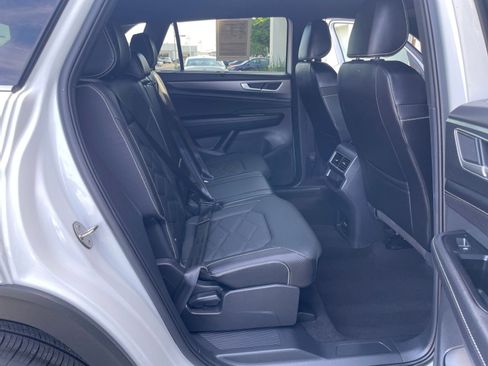 Used 2025 Volkswagen Atlas Cross Sport SE image 28