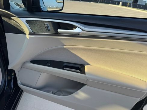 Used 2018 Ford Fusion SE w/ Fusion SE Technology Package FWD image 39
