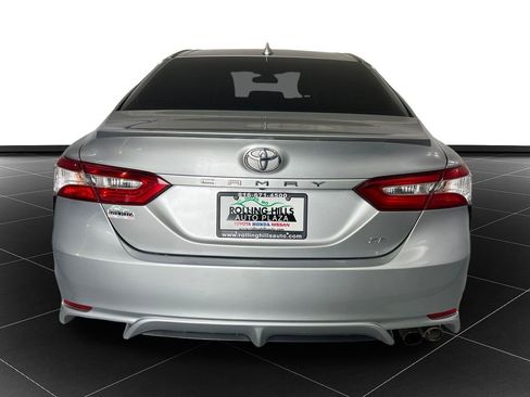 Used 2020 Toyota Camry SE FWD image 4
