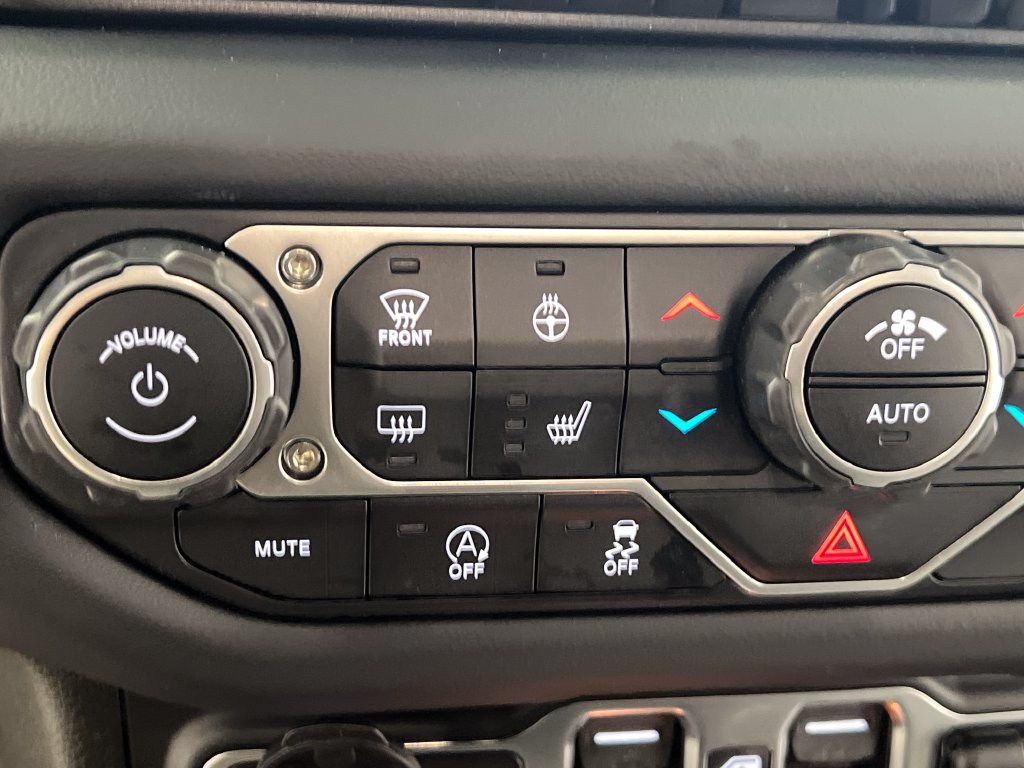 Used 2025 Jeep Gladiator Mojave w/ Convenience Group AWD/4WD image 49