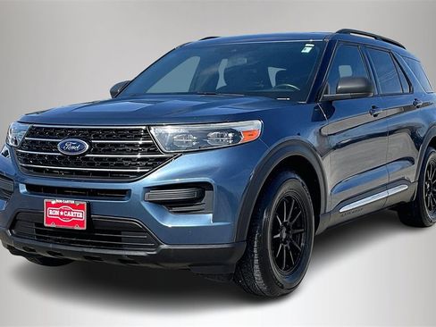 Used 2020 Ford Explorer XLT image 2