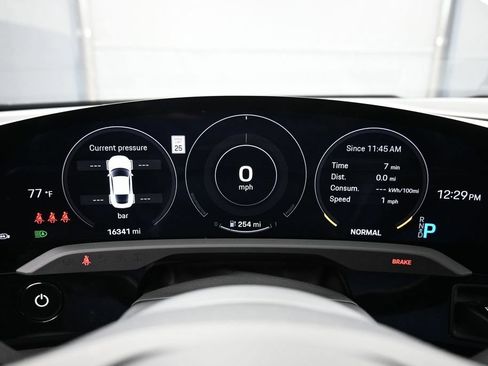 Certified 2022 Porsche Taycan RWD image 18