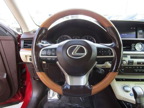 Used 2016 Lexus ES 350 w/ Premium Package w/Wood Trim FWD image 14