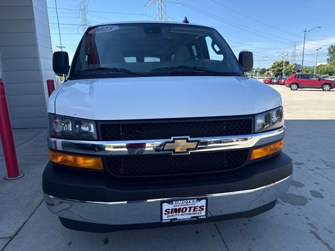 Used 2025 Chevrolet Express 3500 LT w/ LT Preferred Equipment Group RWD image 6