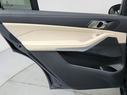 Used 2022 BMW X7 xDrive40i w/ Premium Package image 17