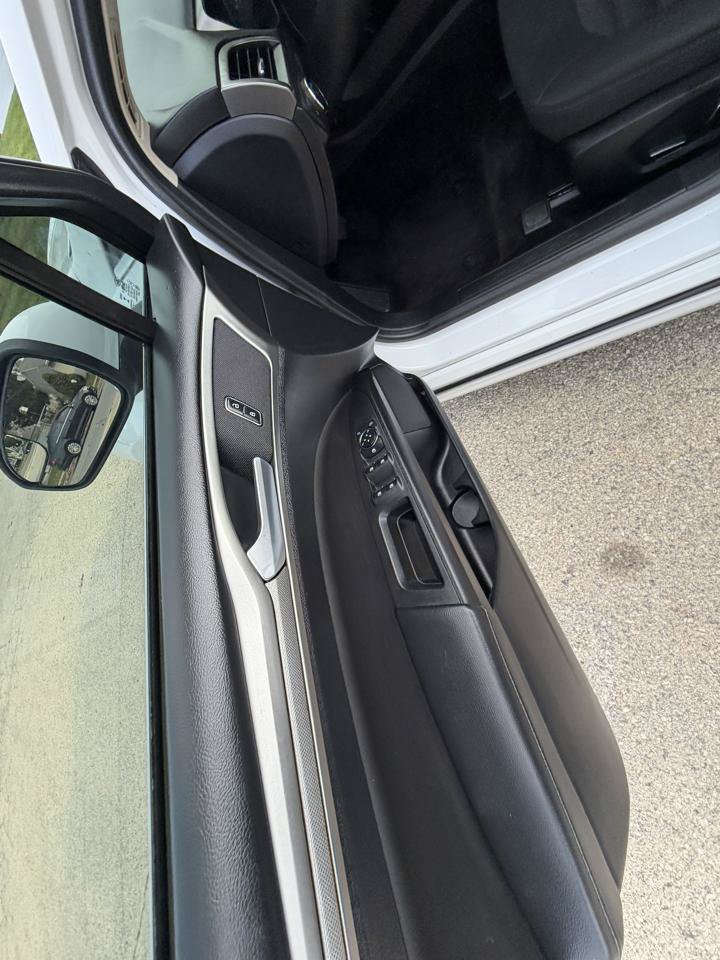 Used 2018 Ford Fusion SE w/ Fusion SE Technology Package FWD image 10