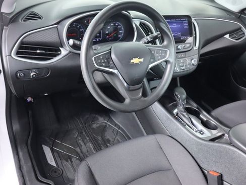 Used 2023 Chevrolet Malibu LS image 9