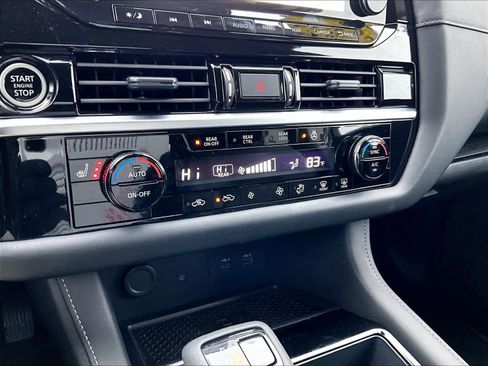 Used 2024 Nissan Pathfinder SL w/ SL Premium Package image 27