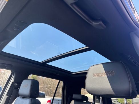 Used 2024 Chevrolet Tahoe High Country image 10